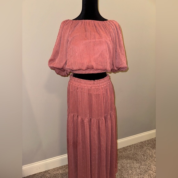 Two Piece Off Shoulder Top and Skirt - Picture 2 of 6